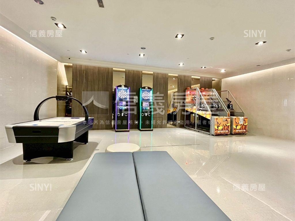 近捷運中樓層邊間三房平車房屋室內格局與周邊環境