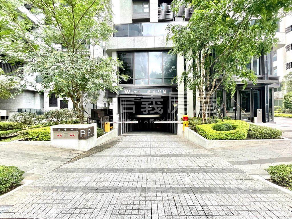 區公所Ｗ太子獨立產權車位房屋室內格局與周邊環境