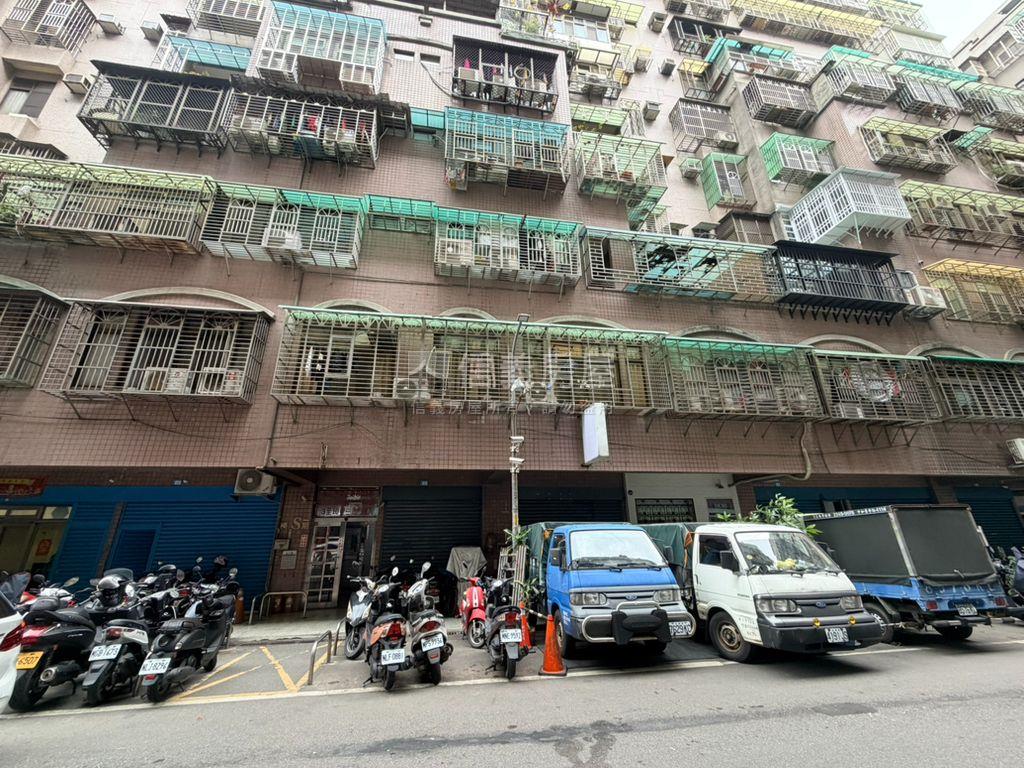 稀有四維三樓膝蓋救星房屋室內格局與周邊環境