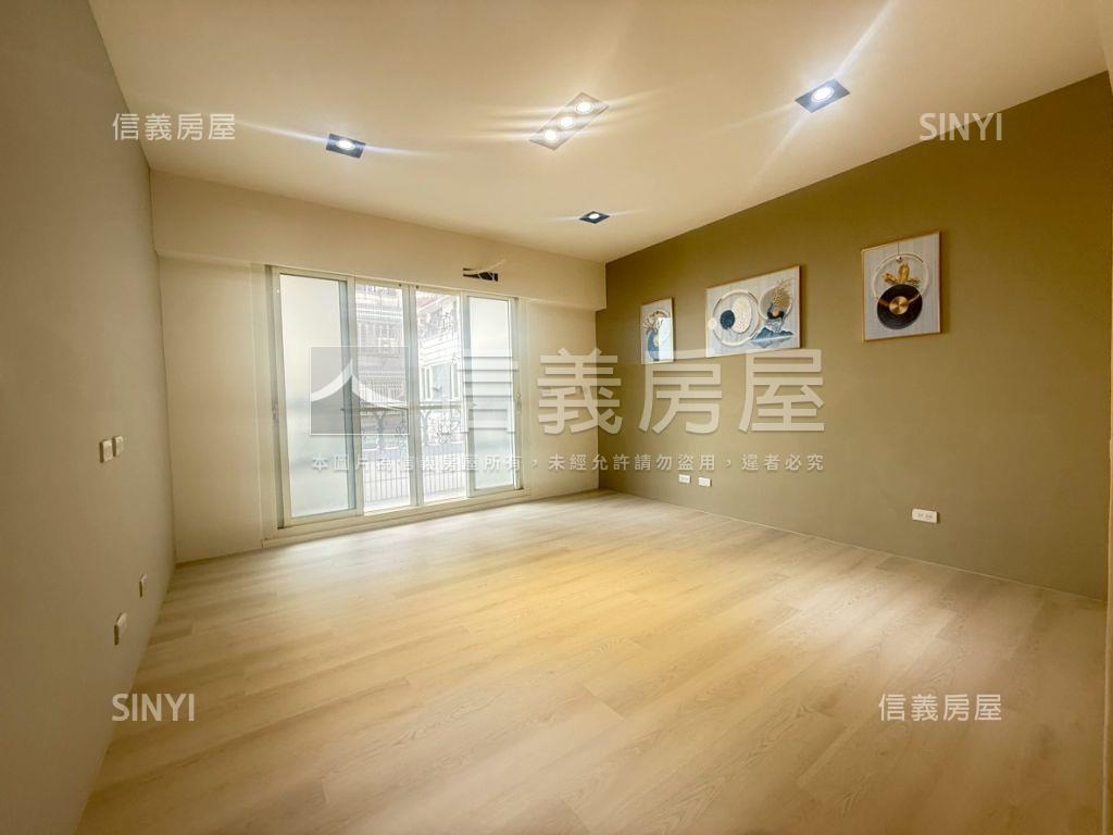 電梯三房坡平車位房屋室內格局與周邊環境