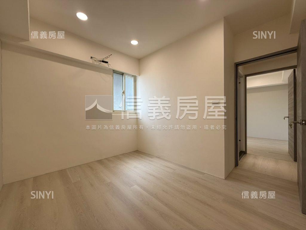 電梯三房坡平車位房屋室內格局與周邊環境