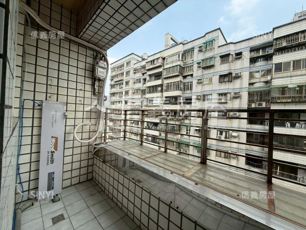 電梯三房坡平車位房屋室內格局與周邊環境