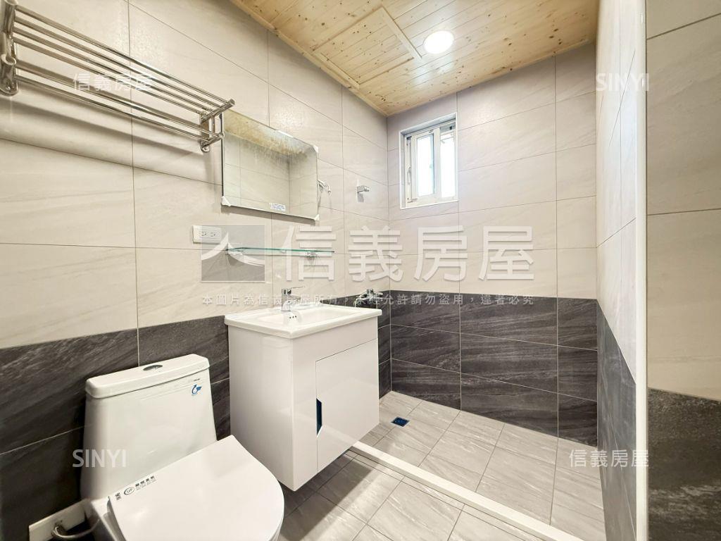 電梯三房坡平車位房屋室內格局與周邊環境