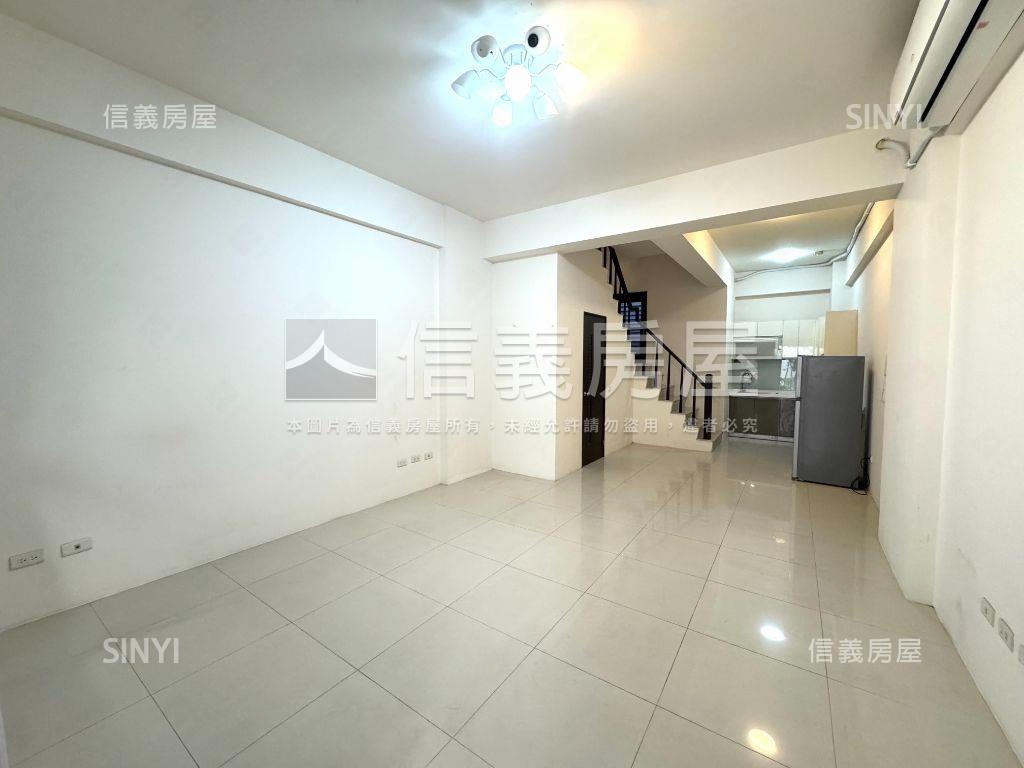 南區屋齡約１２年車庫透天房屋室內格局與周邊環境