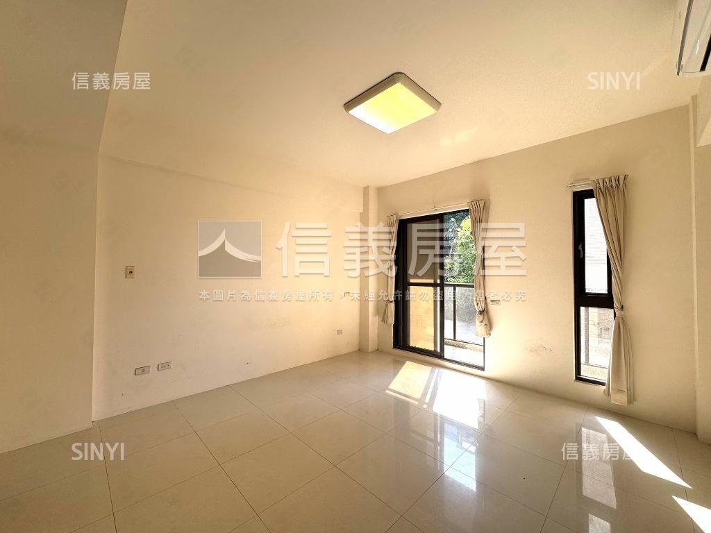 南區屋齡約１２年車庫透天房屋室內格局與周邊環境