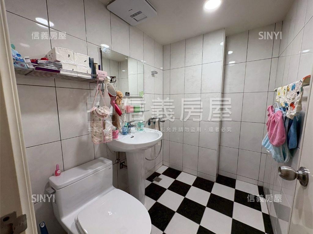 山圓靜謐三居房屋室內格局與周邊環境