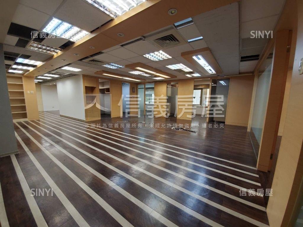 第一人稱邊間辦公房屋室內格局與周邊環境