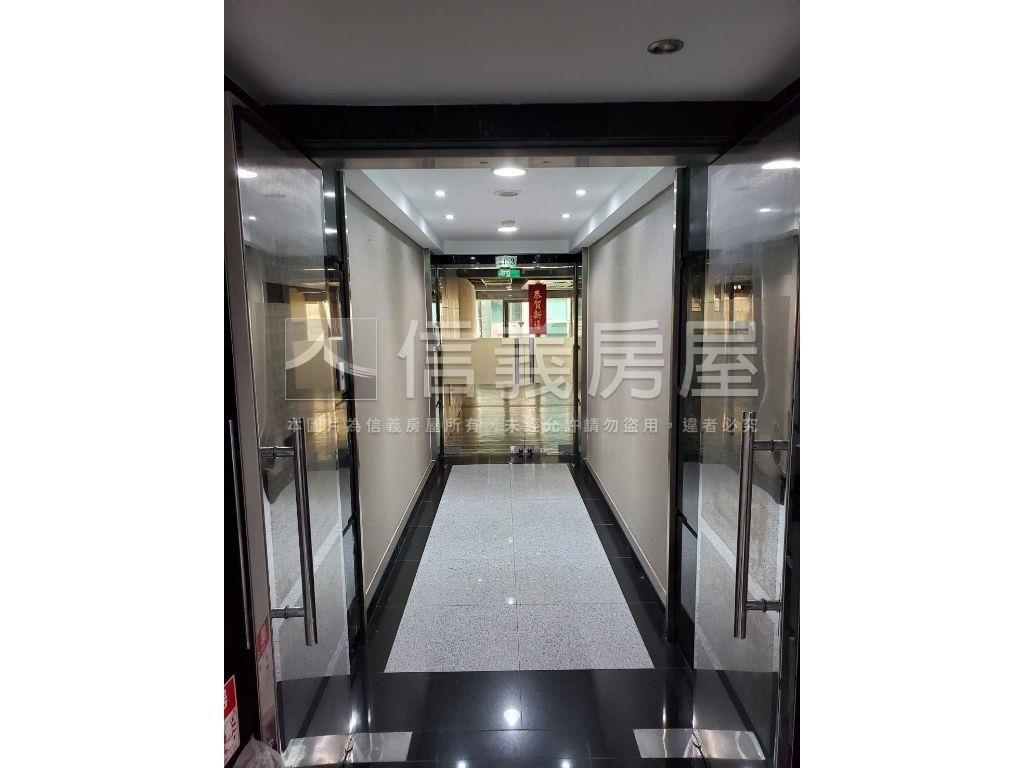 第一人稱邊間辦公房屋室內格局與周邊環境