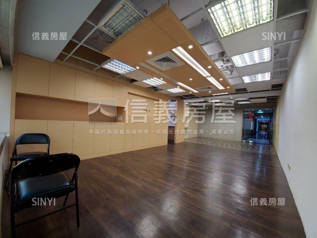 第一人稱邊間辦公房屋室內格局與周邊環境