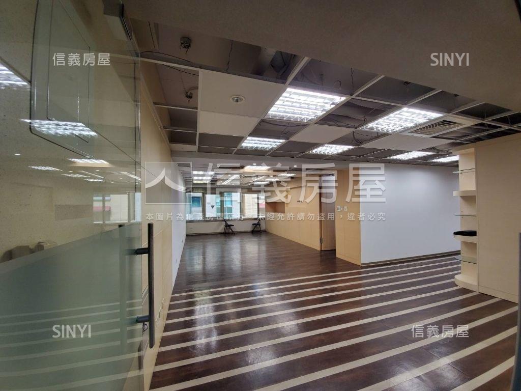 第一人稱邊間辦公房屋室內格局與周邊環境