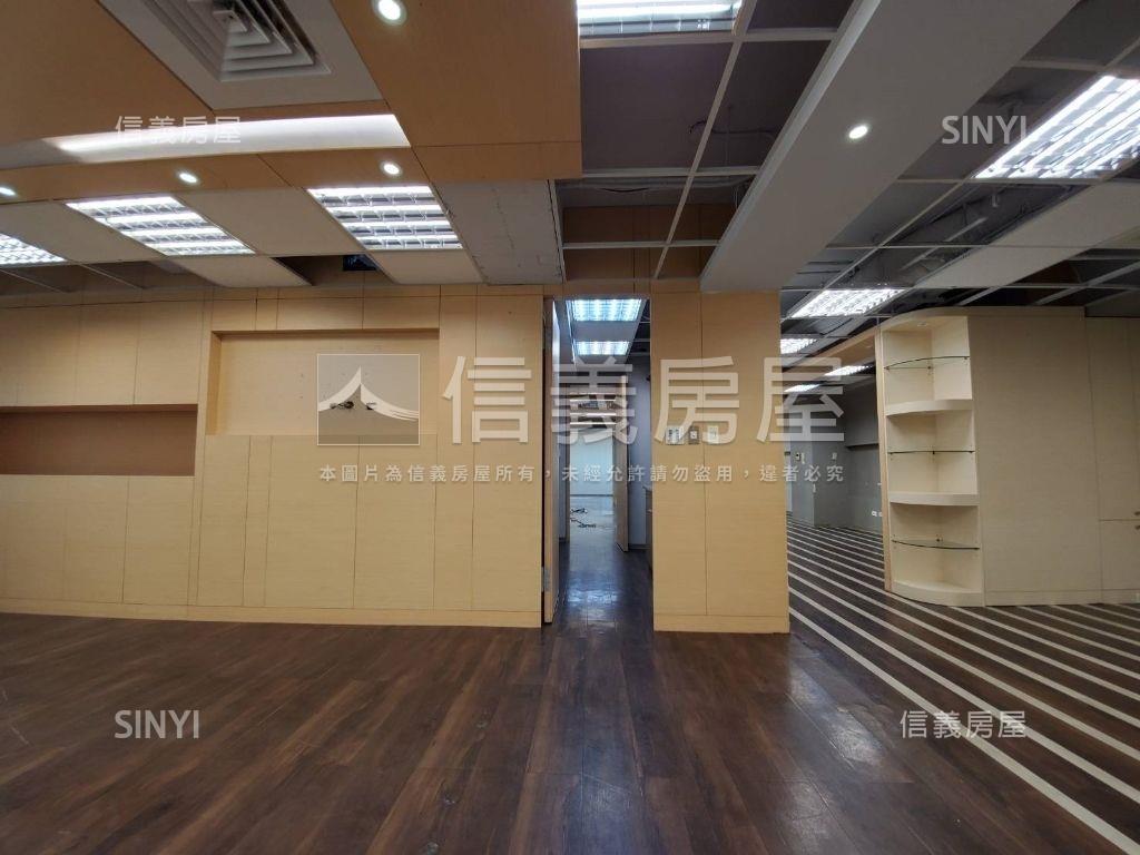 第一人稱邊間辦公房屋室內格局與周邊環境