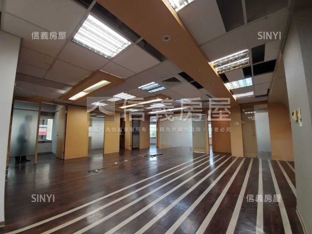 第一人稱邊間辦公房屋室內格局與周邊環境