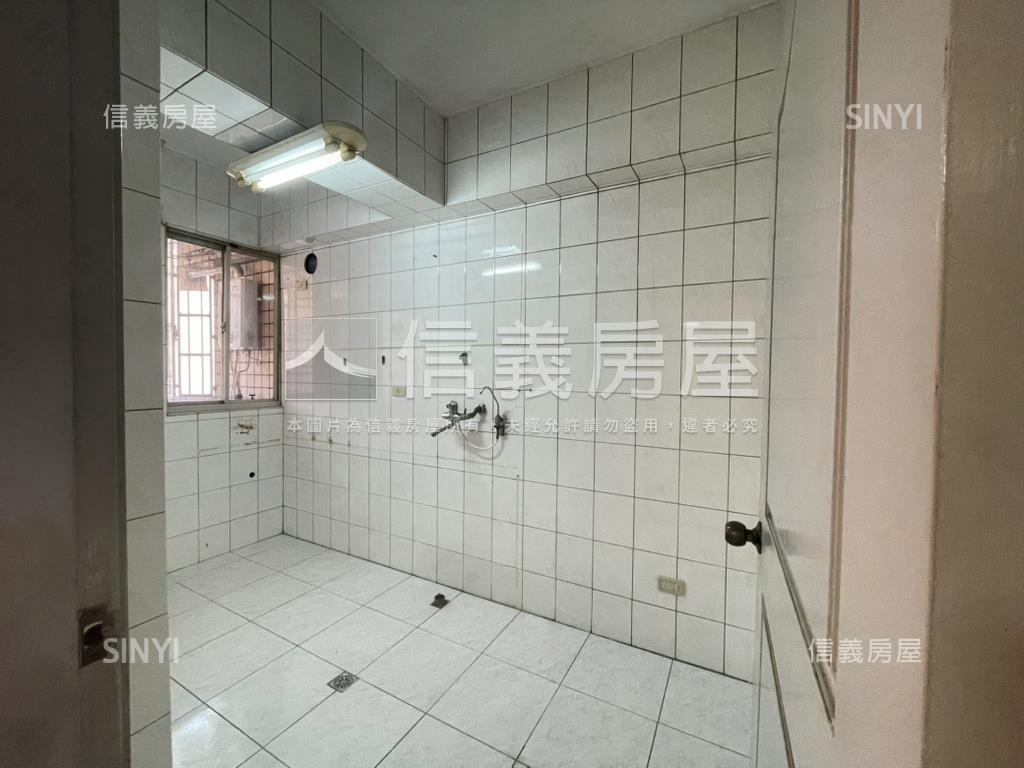 專任集美街３房車房屋室內格局與周邊環境