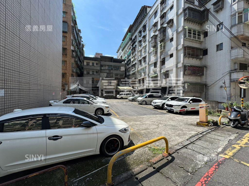 秀泰影城年輕公寓獨戶二樓房屋室內格局與周邊環境