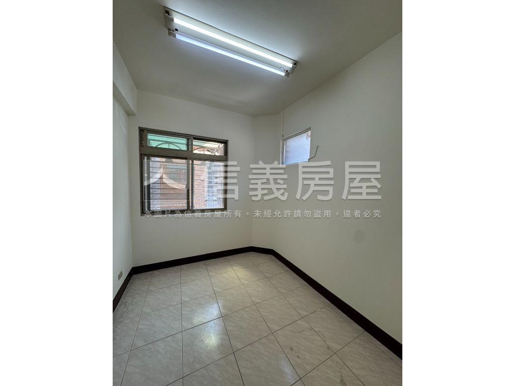 秀泰影城年輕公寓獨戶二樓房屋室內格局與周邊環境