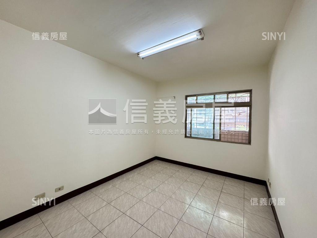 秀泰影城年輕公寓獨戶二樓房屋室內格局與周邊環境