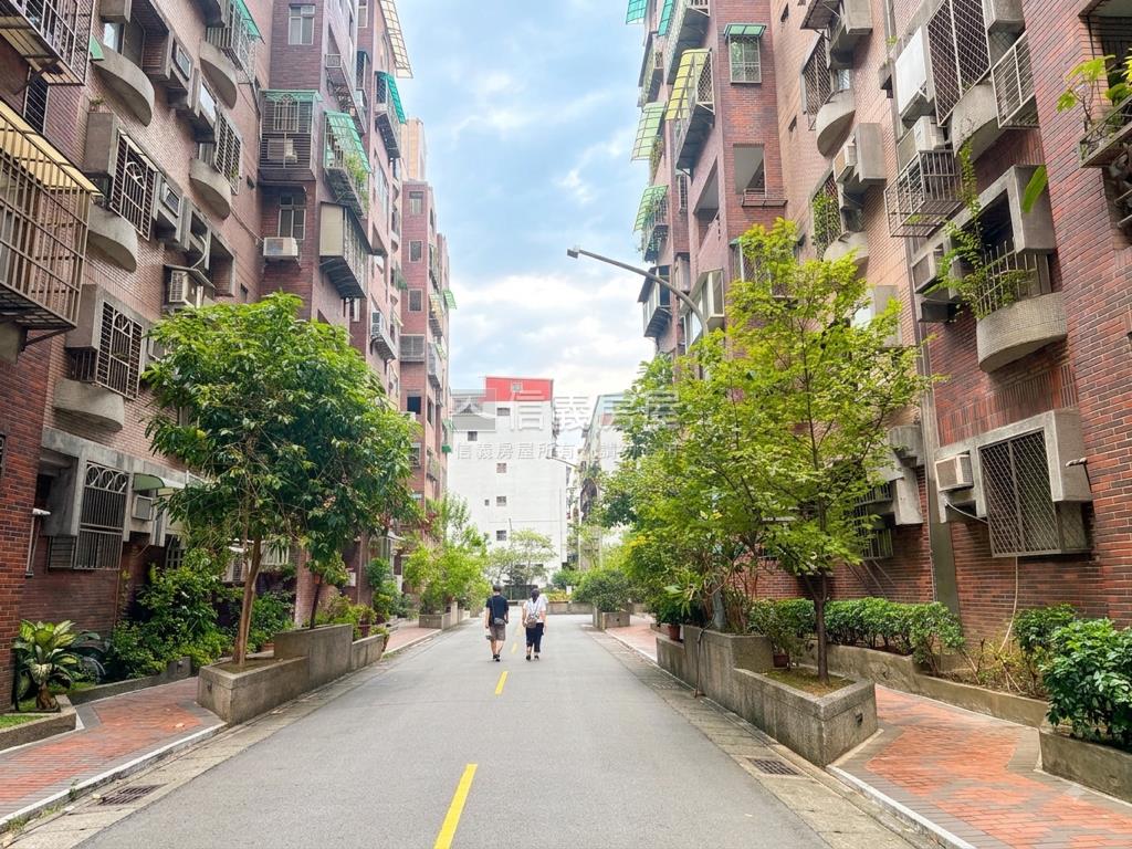 （主力案件）社區３房車位房屋室內格局與周邊環境