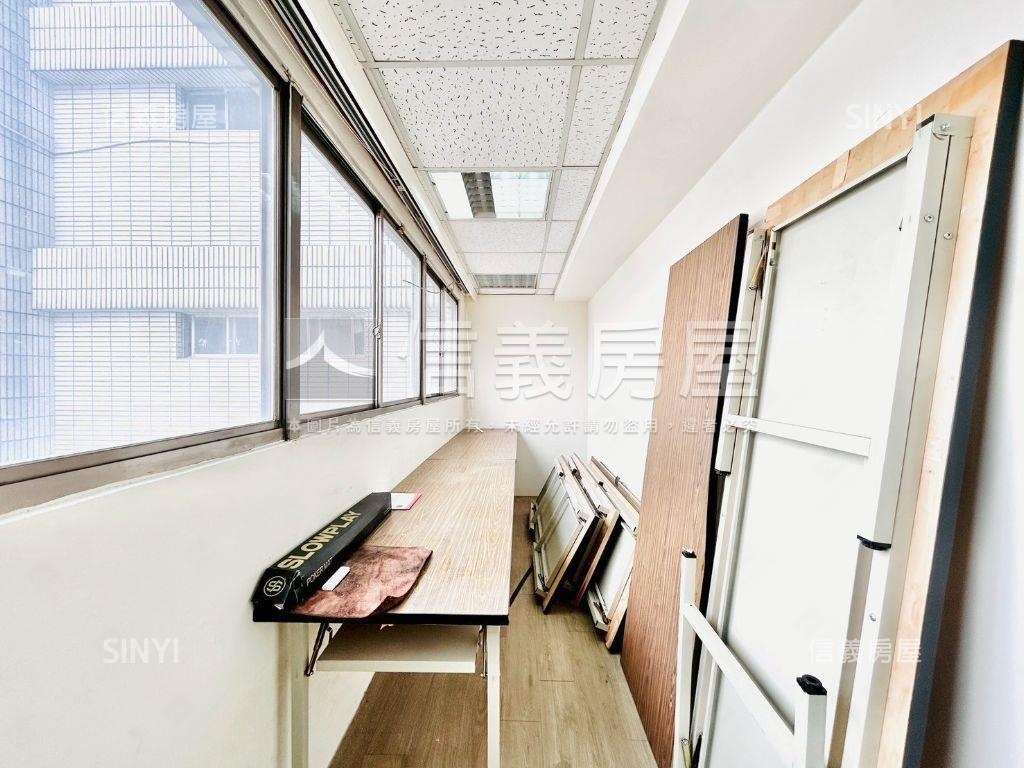 西屯文心路捷運商辦附車位房屋室內格局與周邊環境