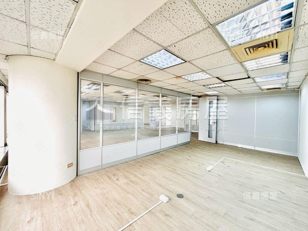 西屯文心路捷運商辦附車位房屋室內格局與周邊環境