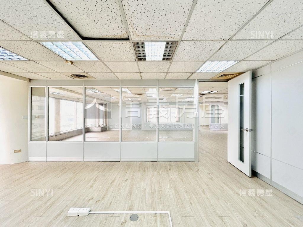 西屯文心路捷運商辦附車位房屋室內格局與周邊環境