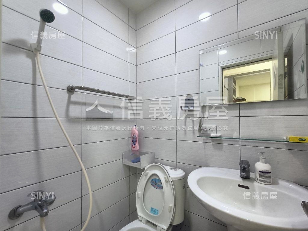 東區臻藏。電梯三房房屋室內格局與周邊環境