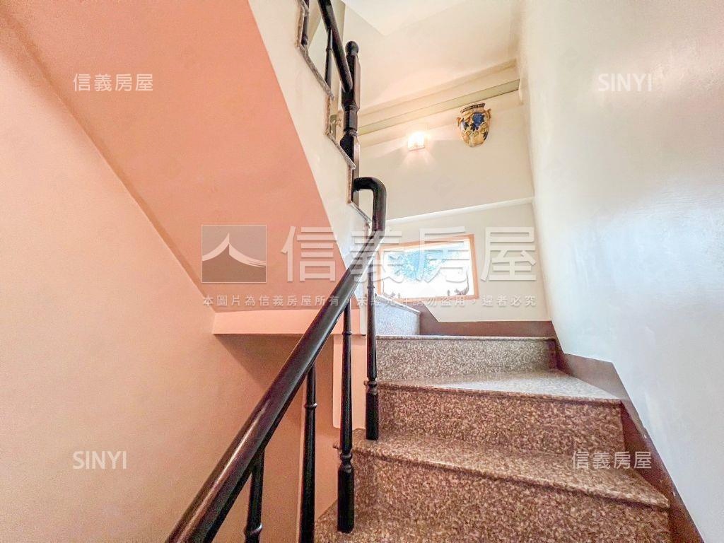 大地坪邊間優美車庫透天房屋室內格局與周邊環境