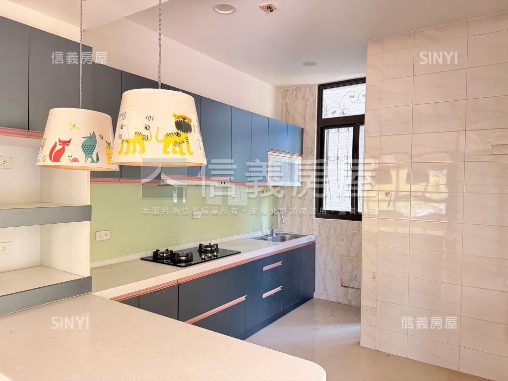 農１６裕誠路角窗透店房屋室內格局與周邊環境