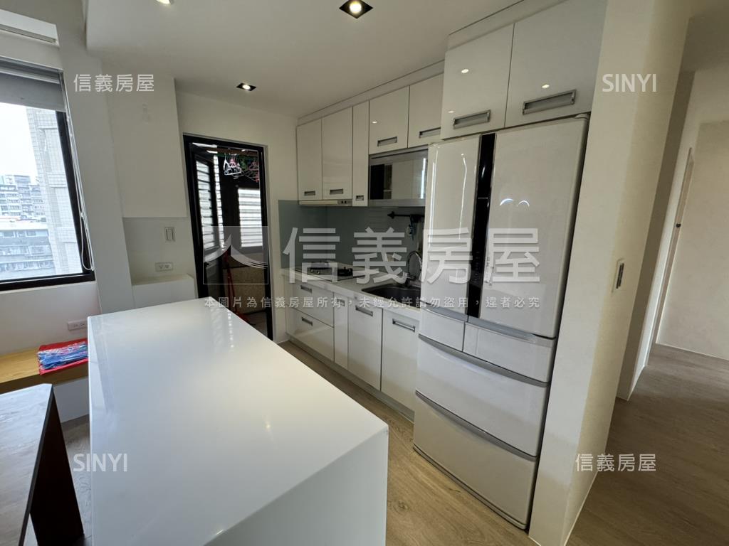 鳳霖文山邊間電梯三房車位房屋室內格局與周邊環境