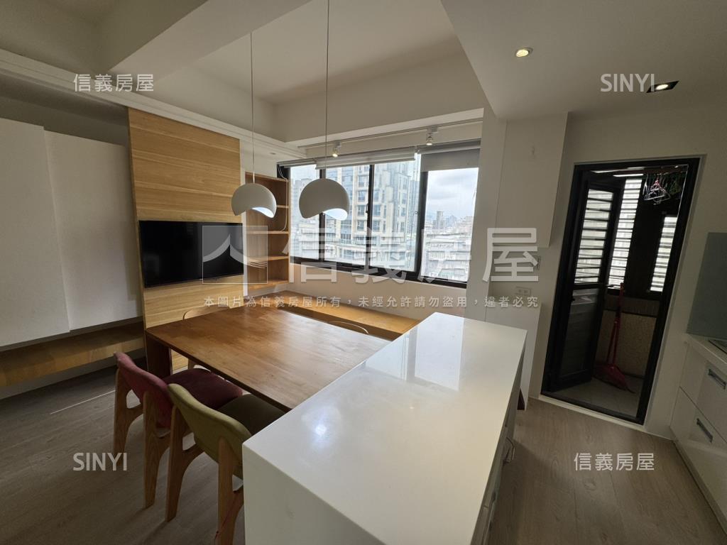 鳳霖文山邊間電梯三房車位房屋室內格局與周邊環境