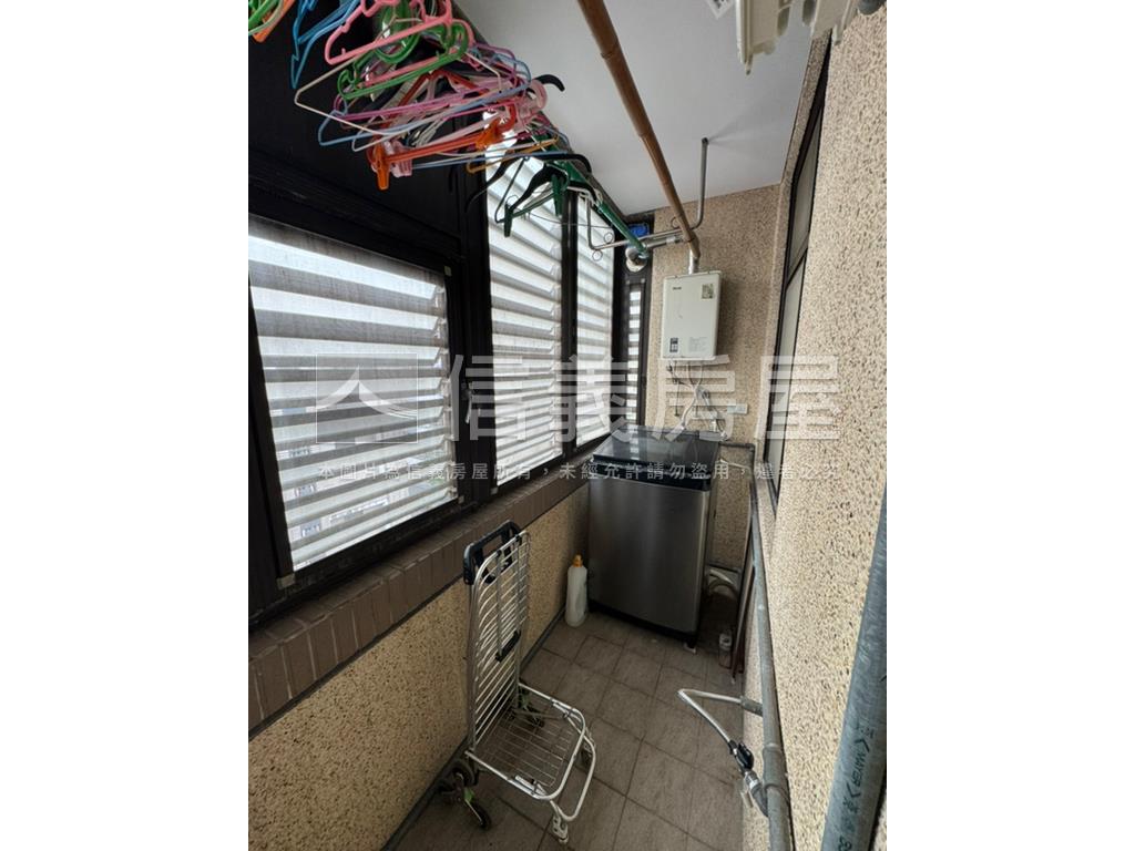 鳳霖文山邊間電梯三房車位房屋室內格局與周邊環境