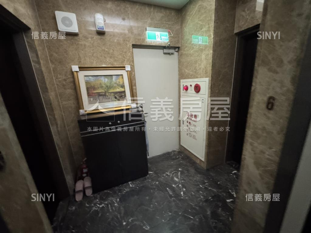 鳳霖文山邊間電梯三房車位房屋室內格局與周邊環境