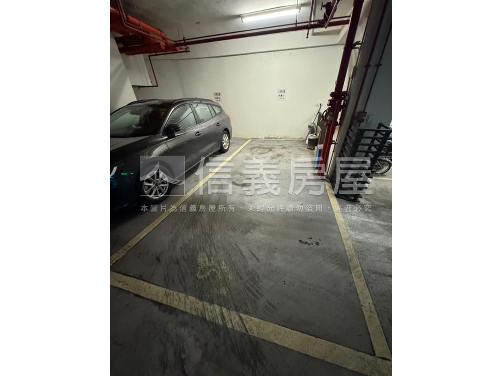 鳳霖文山邊間電梯三房車位房屋室內格局與周邊環境