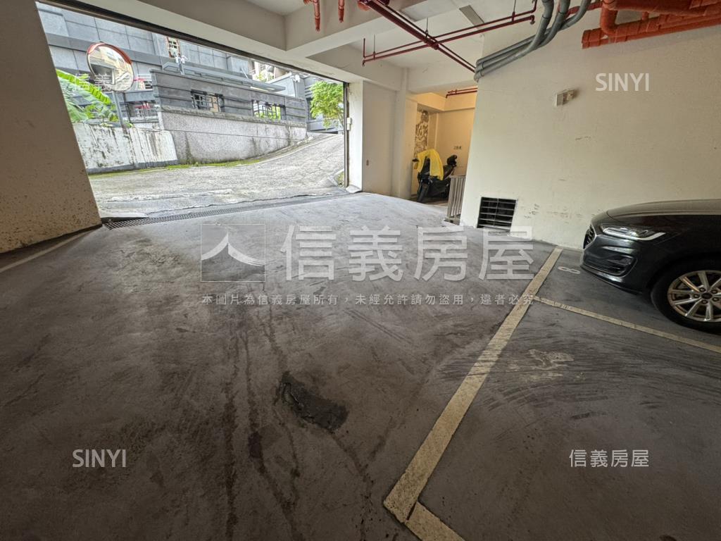 鳳霖文山邊間電梯三房車位房屋室內格局與周邊環境