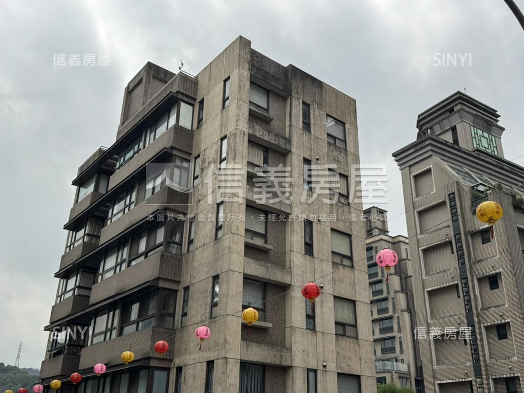 鳳霖文山邊間電梯三房車位房屋室內格局與周邊環境