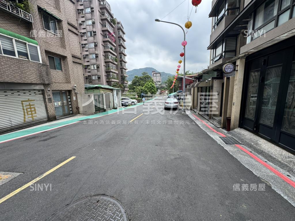 鳳霖文山邊間電梯三房車位房屋室內格局與周邊環境