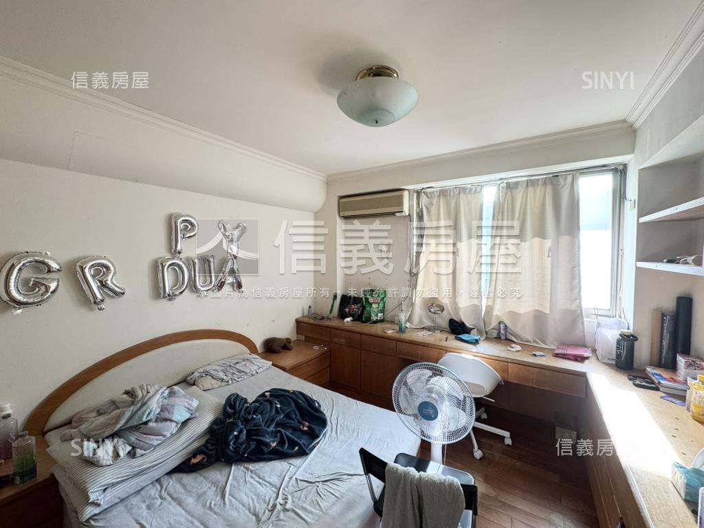 專任明志電梯樓中樓大六房房屋室內格局與周邊環境