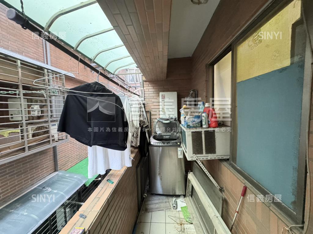專任明志電梯樓中樓大六房房屋室內格局與周邊環境