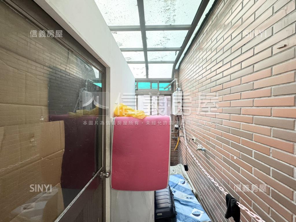 專任明志電梯樓中樓大六房房屋室內格局與周邊環境
