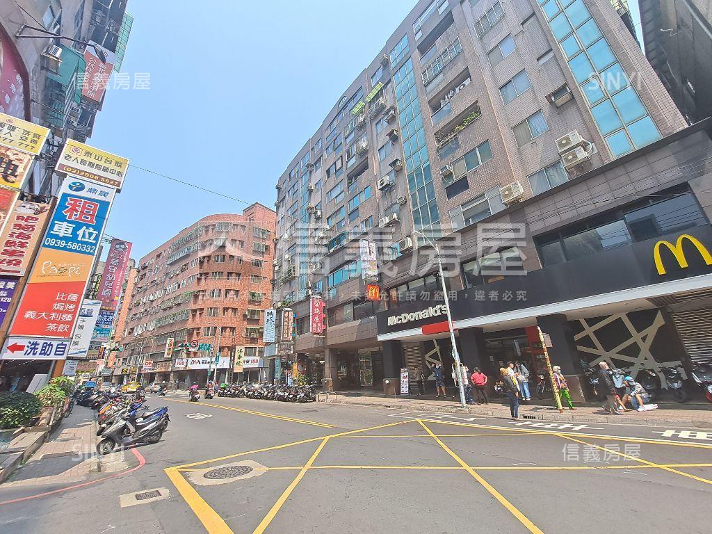 專任明志電梯樓中樓大六房房屋室內格局與周邊環境