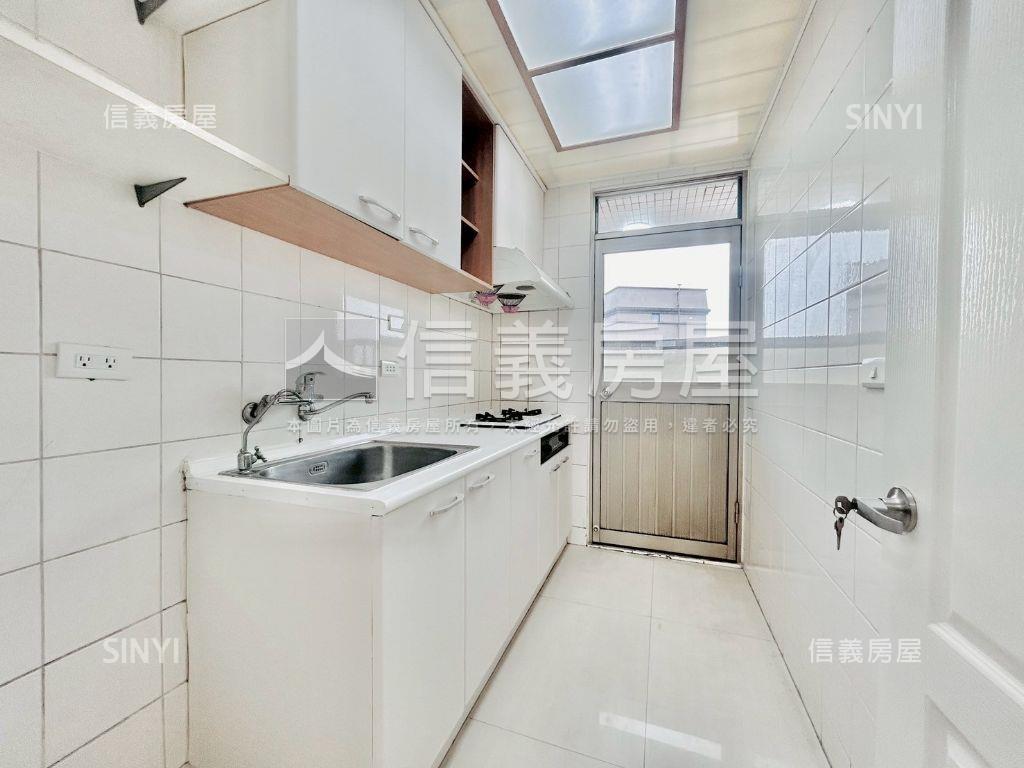 ＜新案＞次頂樓露臺視野戶房屋室內格局與周邊環境