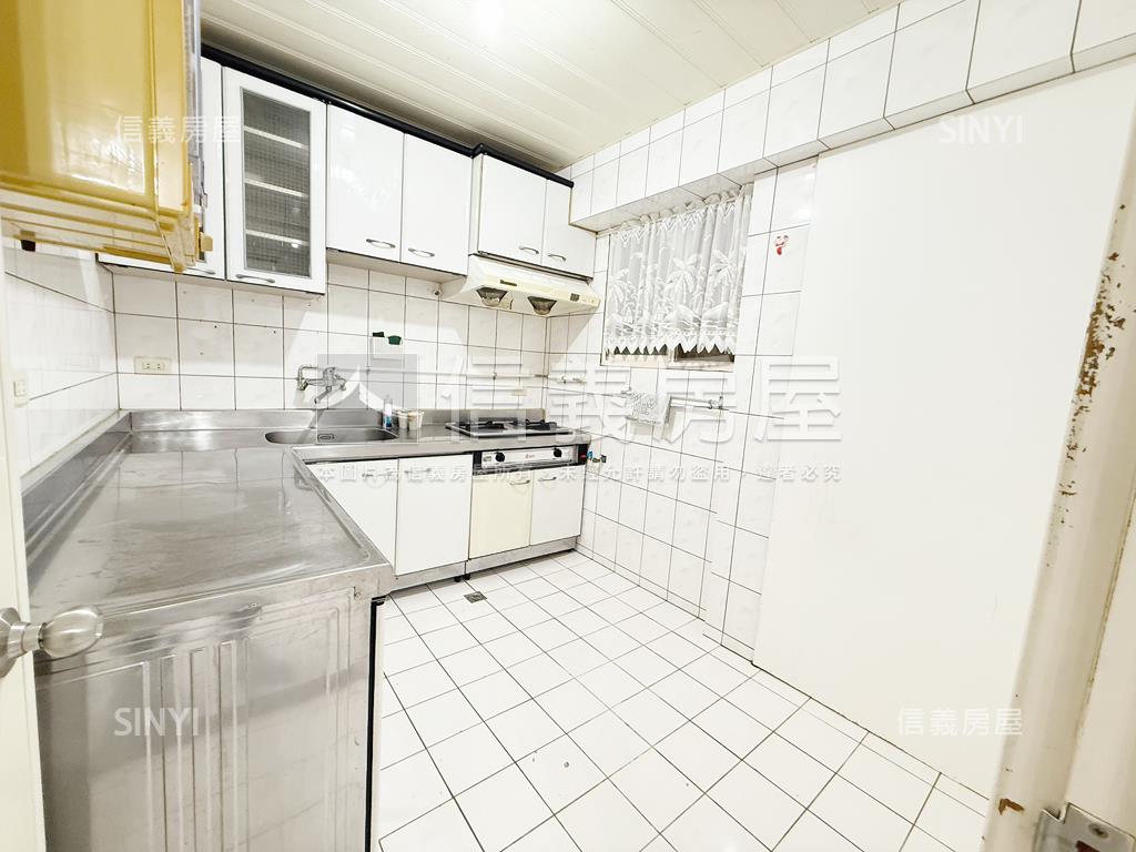 明德捷運文山華廈四房房屋室內格局與周邊環境