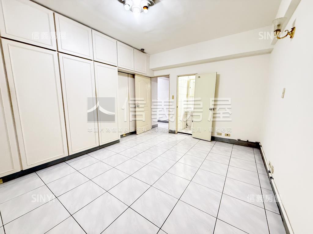 明德捷運文山華廈四房房屋室內格局與周邊環境