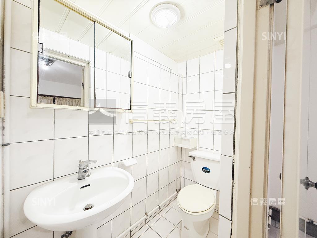 明德捷運文山華廈四房房屋室內格局與周邊環境