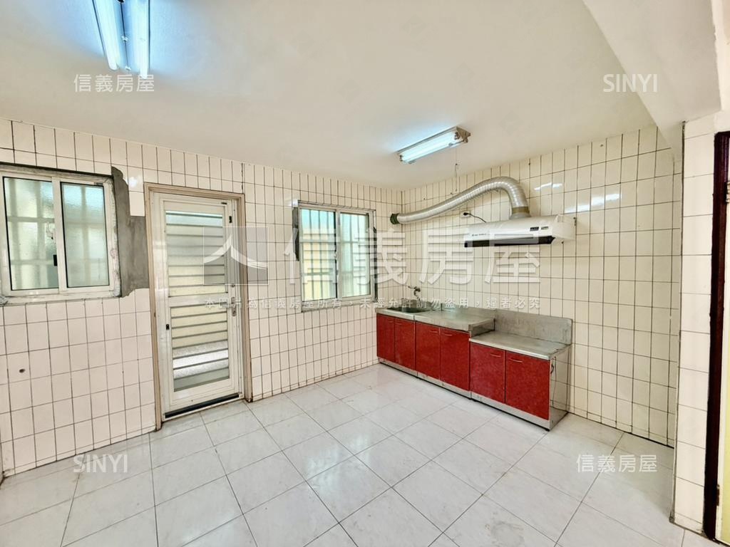 大業國小旁挑高透天房屋室內格局與周邊環境