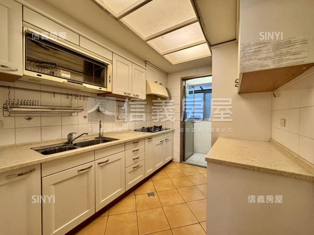 國泰華廈三房美屋房屋室內格局與周邊環境