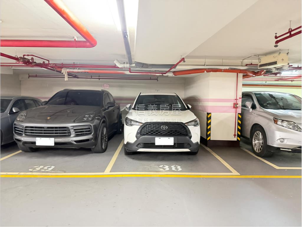 松勤新世界次高樓有坡車房屋室內格局與周邊環境
