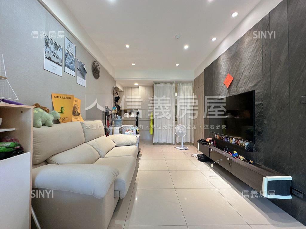 微美小丘精美兩房車位房屋室內格局與周邊環境