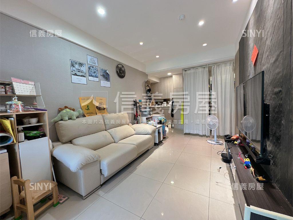 微美小丘精美兩房車位房屋室內格局與周邊環境