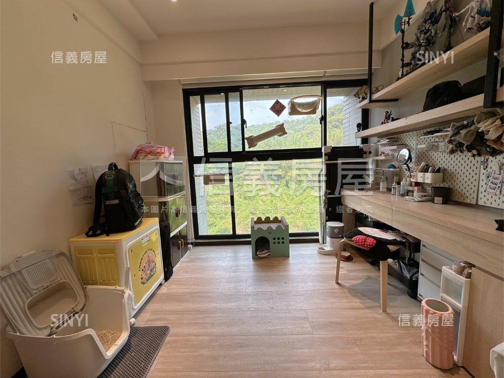 微美小丘精美兩房車位房屋室內格局與周邊環境