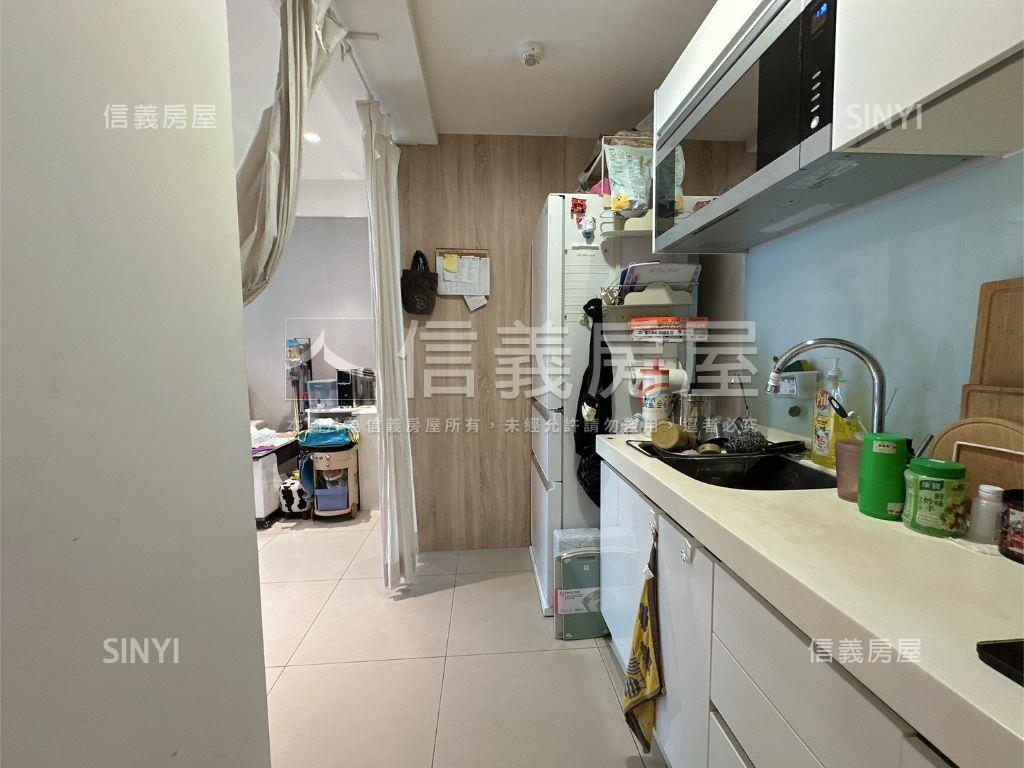 微美小丘精美兩房車位房屋室內格局與周邊環境